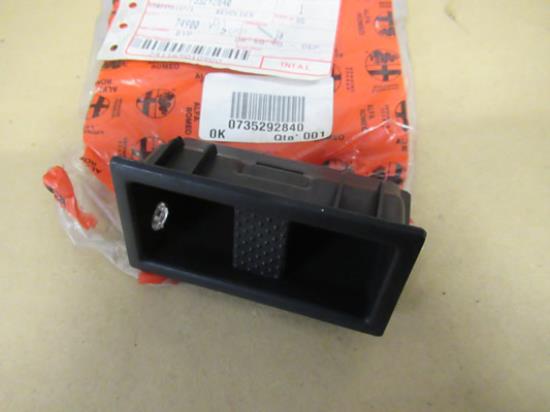 735292840 Middenconsole asbak