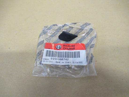 156068742 Luchtinlaat plug rechterzijde