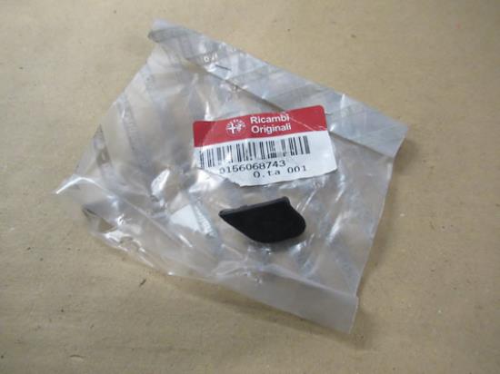 156068743 Luchtinlaat plug linkerzijde