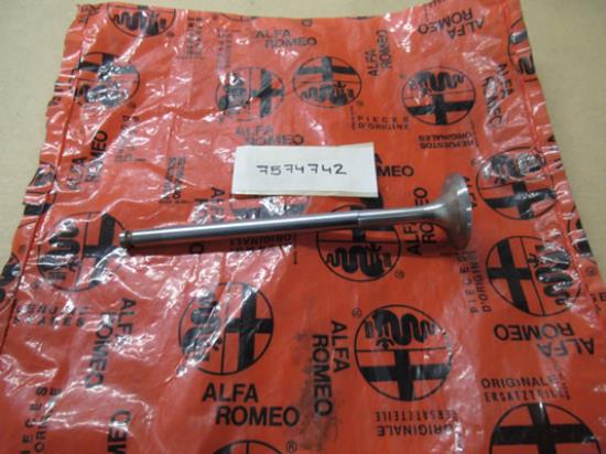 7574742 Distributie uitlaatklep