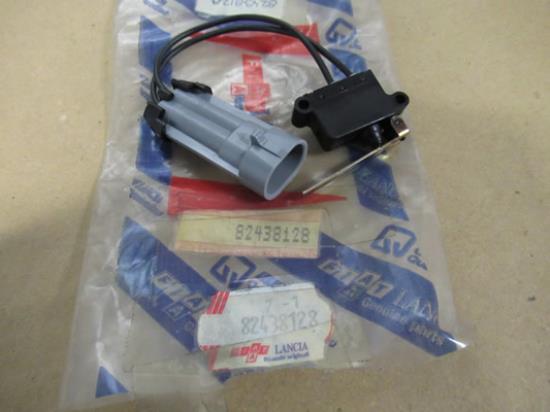 82438128 Centrale vergrendeling schakelaar linkerzijde