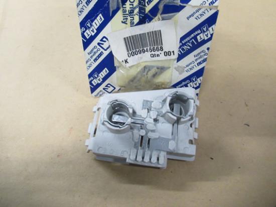 9946668 Houder achterlicht linkerzijde