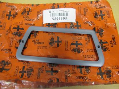 5895393 Mistlamp sierstuk rand rechterzijde