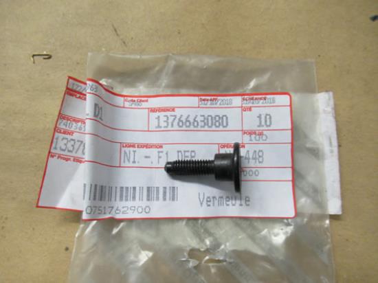 1376663080 Radiator bout