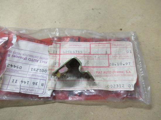 60564755 Motorkap beugelstje rechterzijde