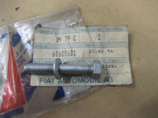 60608601 Uitlaatklep bout met ring