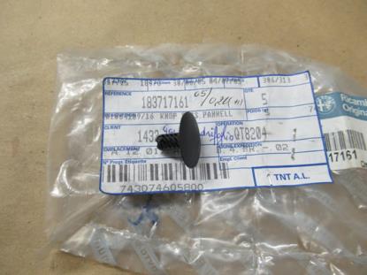 183717161 Stoelbekleding knop