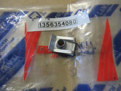 1356354080 Voorbumper beugeltje