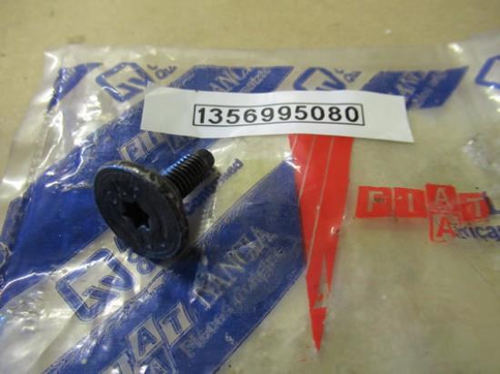 1356995080 Bout M6x18