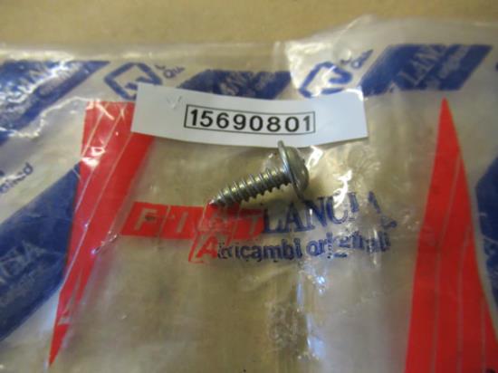 15690801 Bout