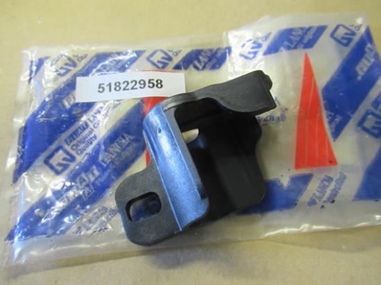 51822958 Condensor beugel