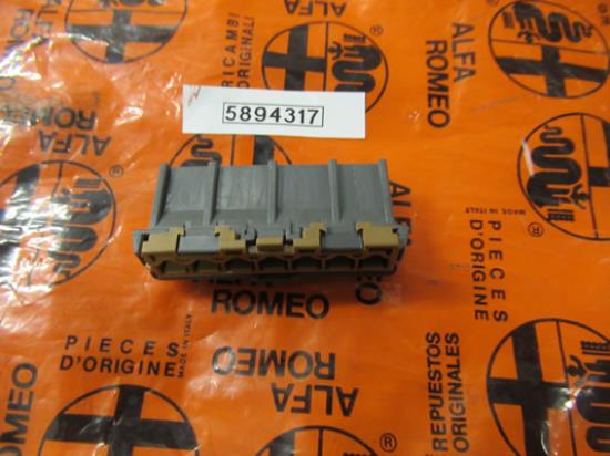 5894317 Schakelpaneel verbinding