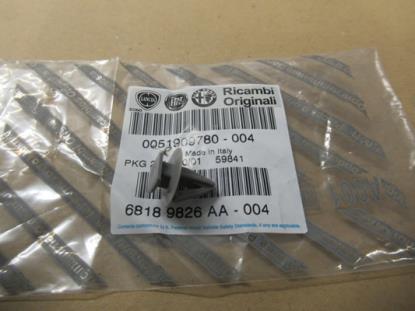 51909780 Paravan plug