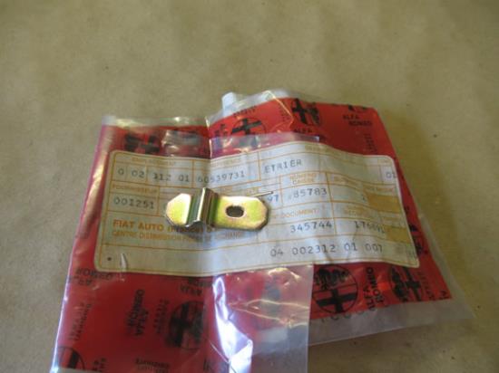 60539731 Motorkap beugeltje