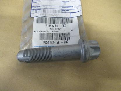 1378876080 Achtervering bout