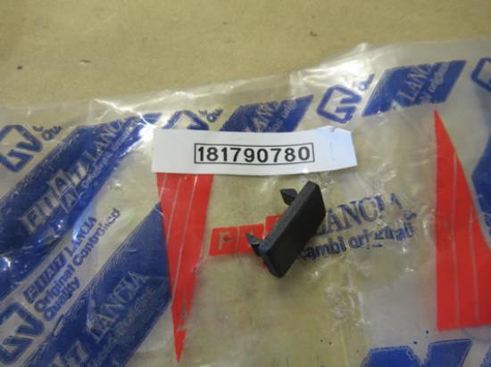 181790780 Dashboard plug