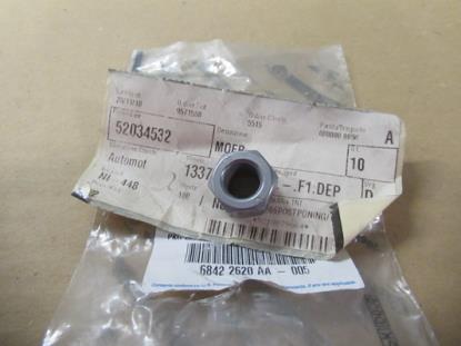 52034532 Achtervering moer