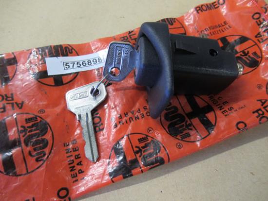 5756898 Deurgreep slot linksvoor