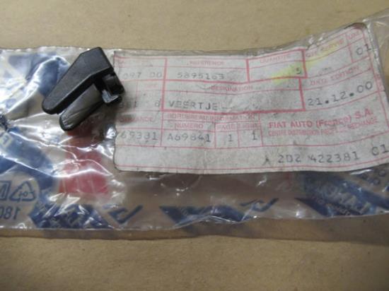 5895163 Ruitenwisser veertje