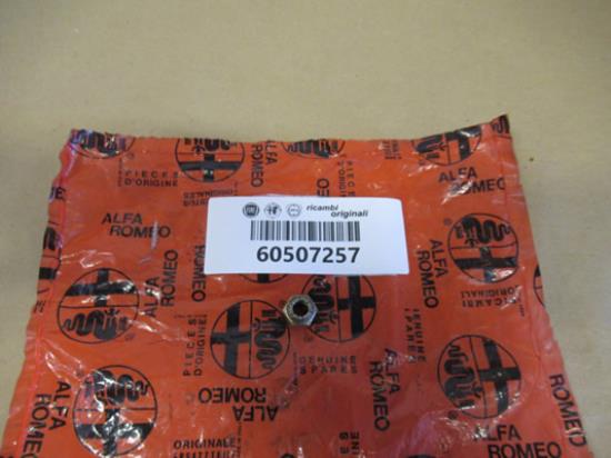 60507257 Uitlaatpijp moer