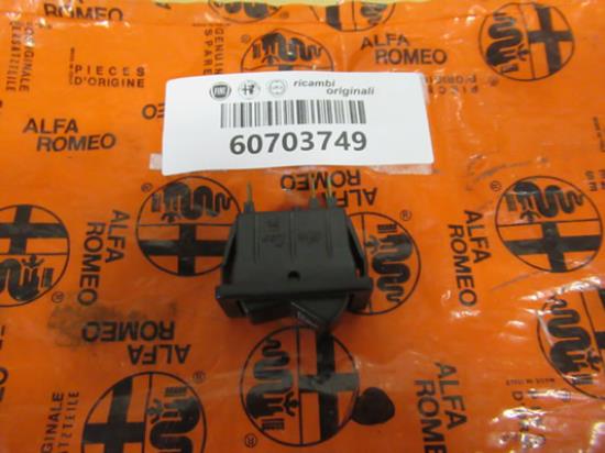 60703749 Gevarenlichten schakelaar