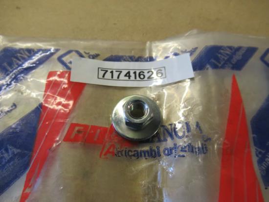 71741626 Verwarming moer