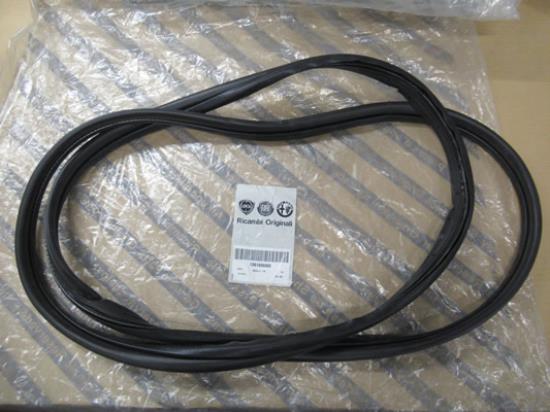 1361696080 Portier rechtsvoor profielrubber