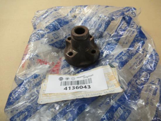 4136043 Aandrijfas flens