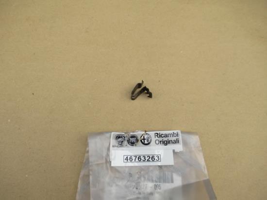 46763263 Voorbumper veertje