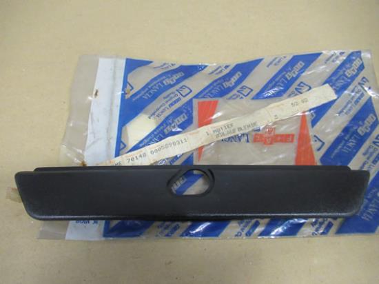 5890311 Achterklep sierstuk