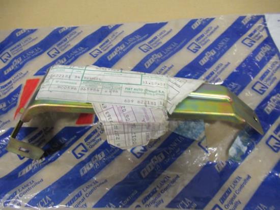 60613363 Voorbumper beugel linkerzijde