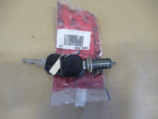 60779285 Cylinder slot