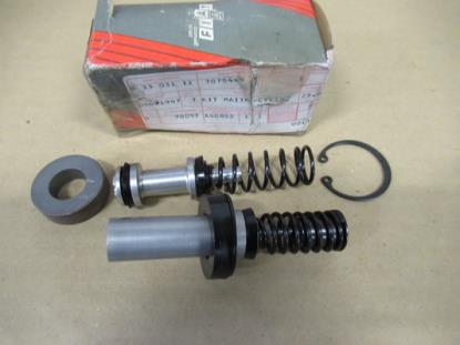 7075449 Hoofdremcilinder kit