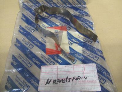 7598674 Brandstofpomp beugel