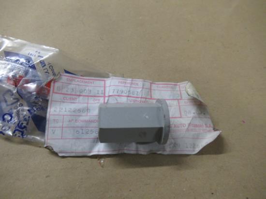 7790587 Derde remlicht bus