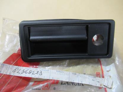 82368283 Kofferbak handgreep