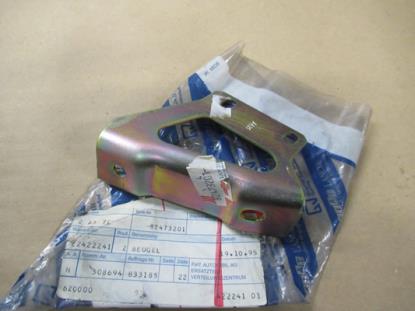 82473201 Spoiler beugel linkerzijde