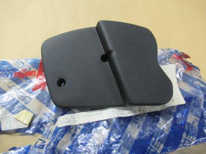 180618980 Voorstoel sierstuk linkerzijde