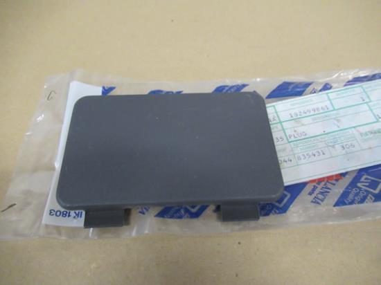 182499861 Middenconsole plug