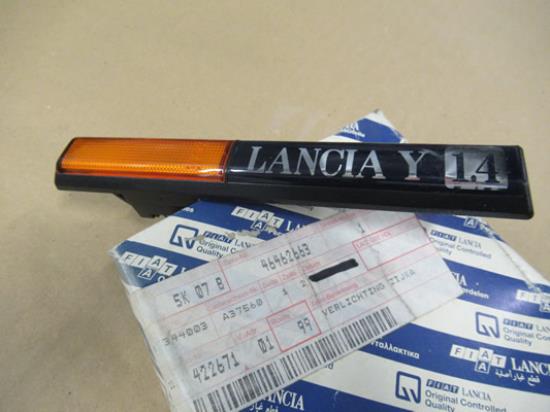 46462663 Embleem LANCIA Y 1.4 met knipperlicht rechterzijde
