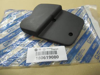 180619080 Voorstoel sierstuk linkerzijde