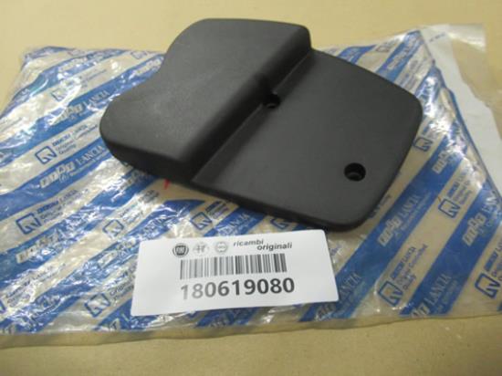 180619080 Voorstoel sierstuk linkerzijde