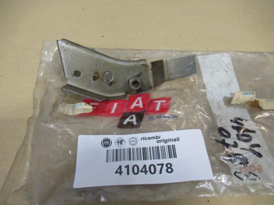 4104078 Achterklep scharnier rechterzijde