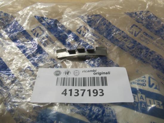 4137193 Koplamp klemmetje