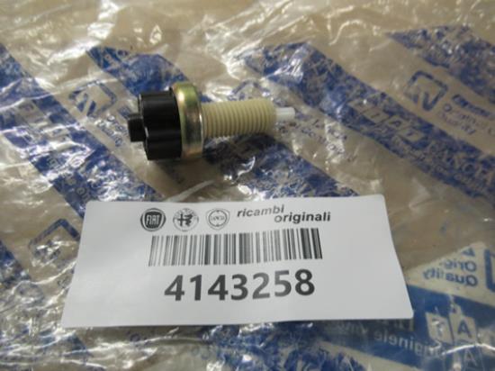 4143258 Achteruitrijlicht schakelaar