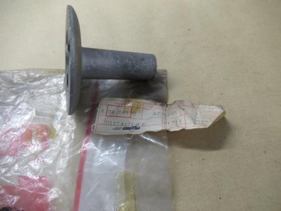 4238945 Motorsteun afstandstuk