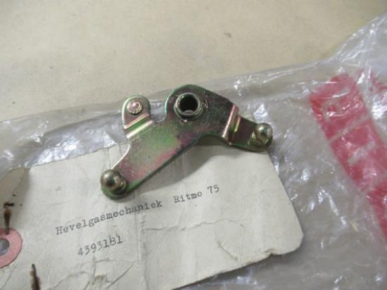 4393181 Gadpedaal hevel