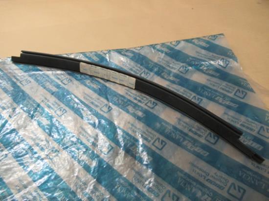 4431086 Achterruit profielrubber