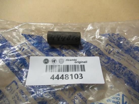 4448103 Afstandstuk 12x18x45