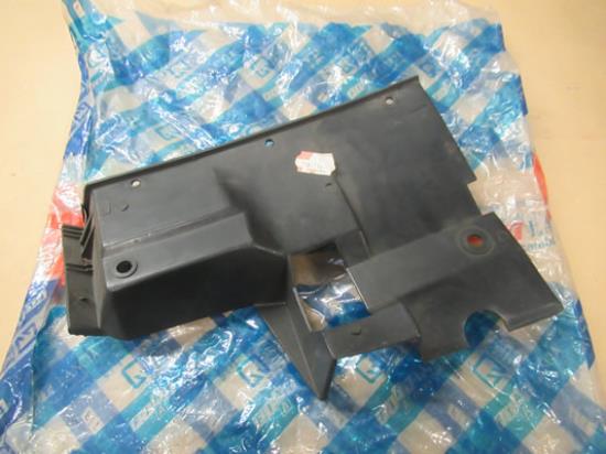 7584756 Radiateur beschermplaat rechterzijde